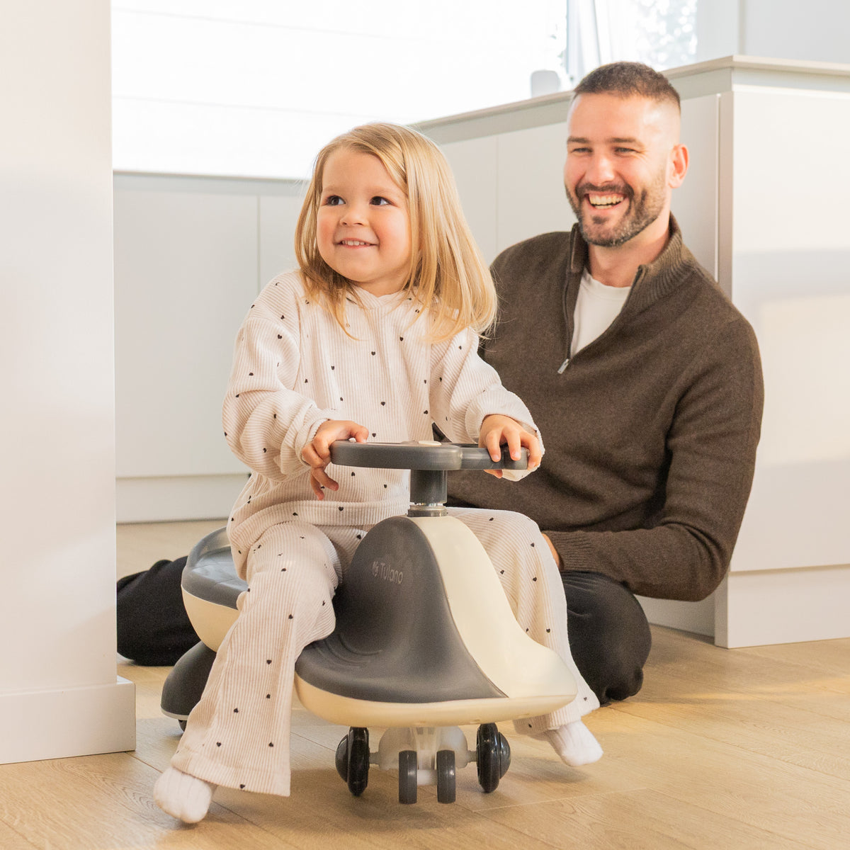 Tulano Focus 35 Beige LED Gravity Ride-On für Kinder 