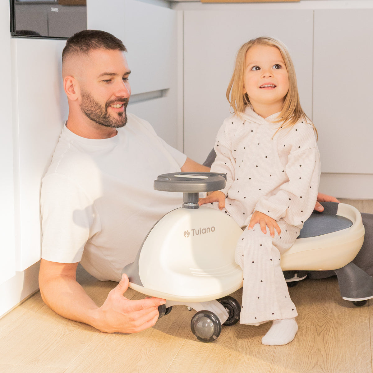 Tulano Focus 35 Beige LED Gravity Ride-On für Kinder 
